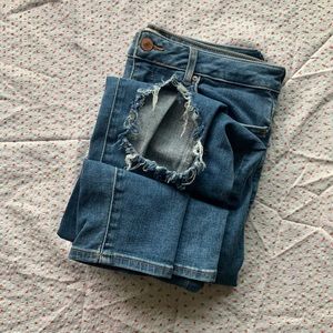 Jeans with large knee holes